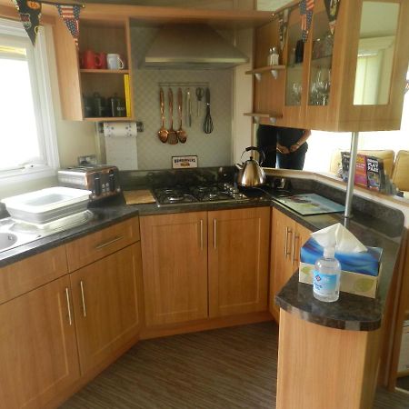 Cwtch Caravans Little Haven Extérieur photo