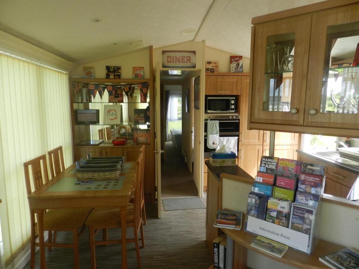 Cwtch Caravans Little Haven Extérieur photo