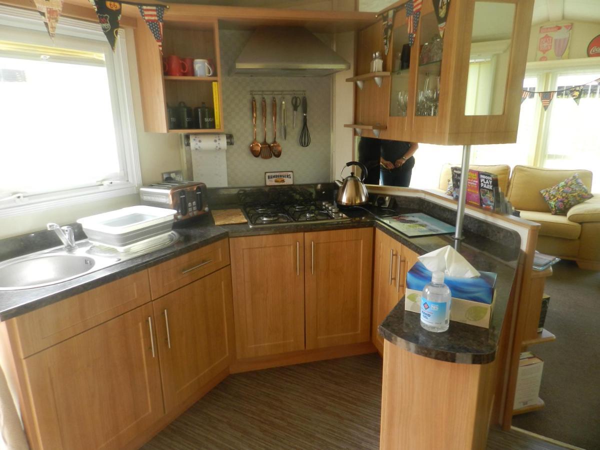 Cwtch Caravans Little Haven Extérieur photo