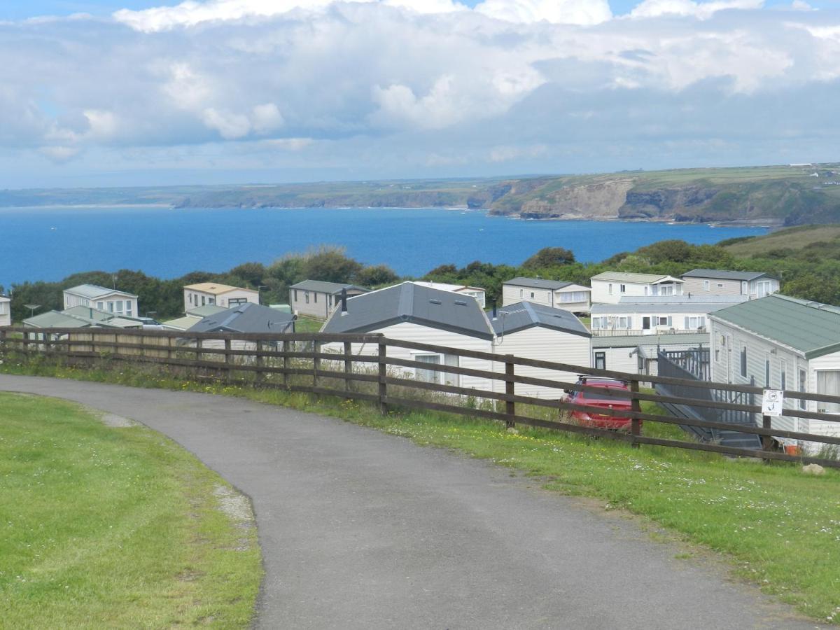 Cwtch Caravans Little Haven Extérieur photo