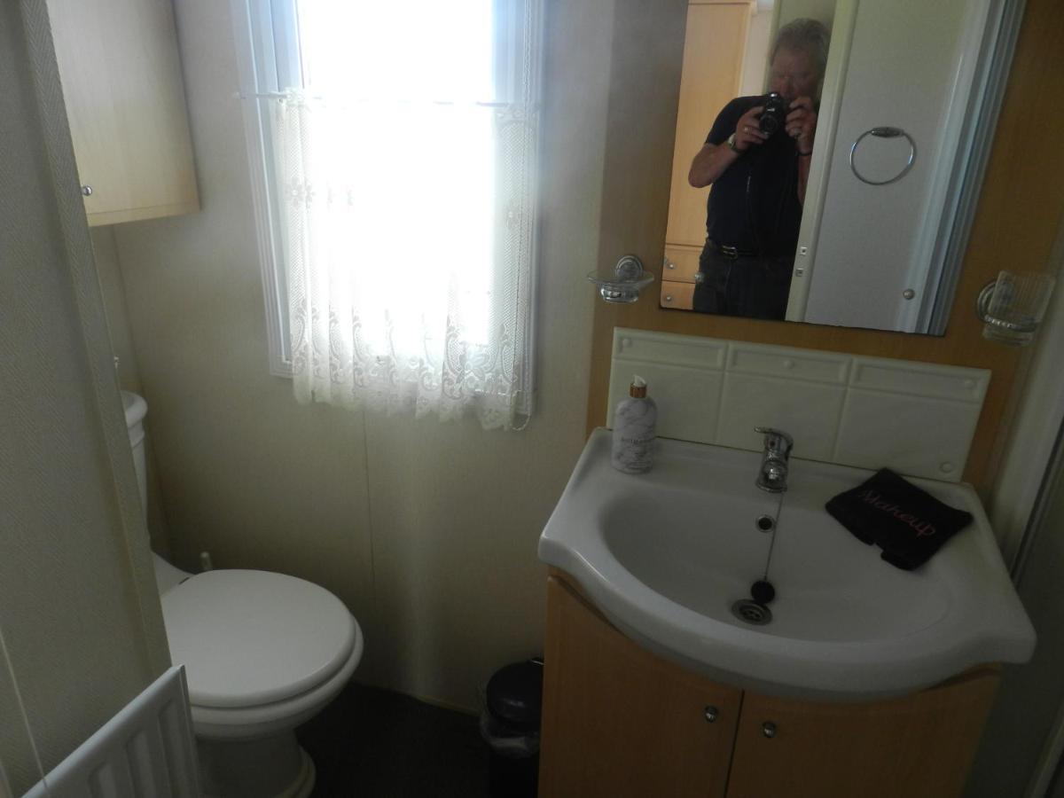 Cwtch Caravans Little Haven Extérieur photo
