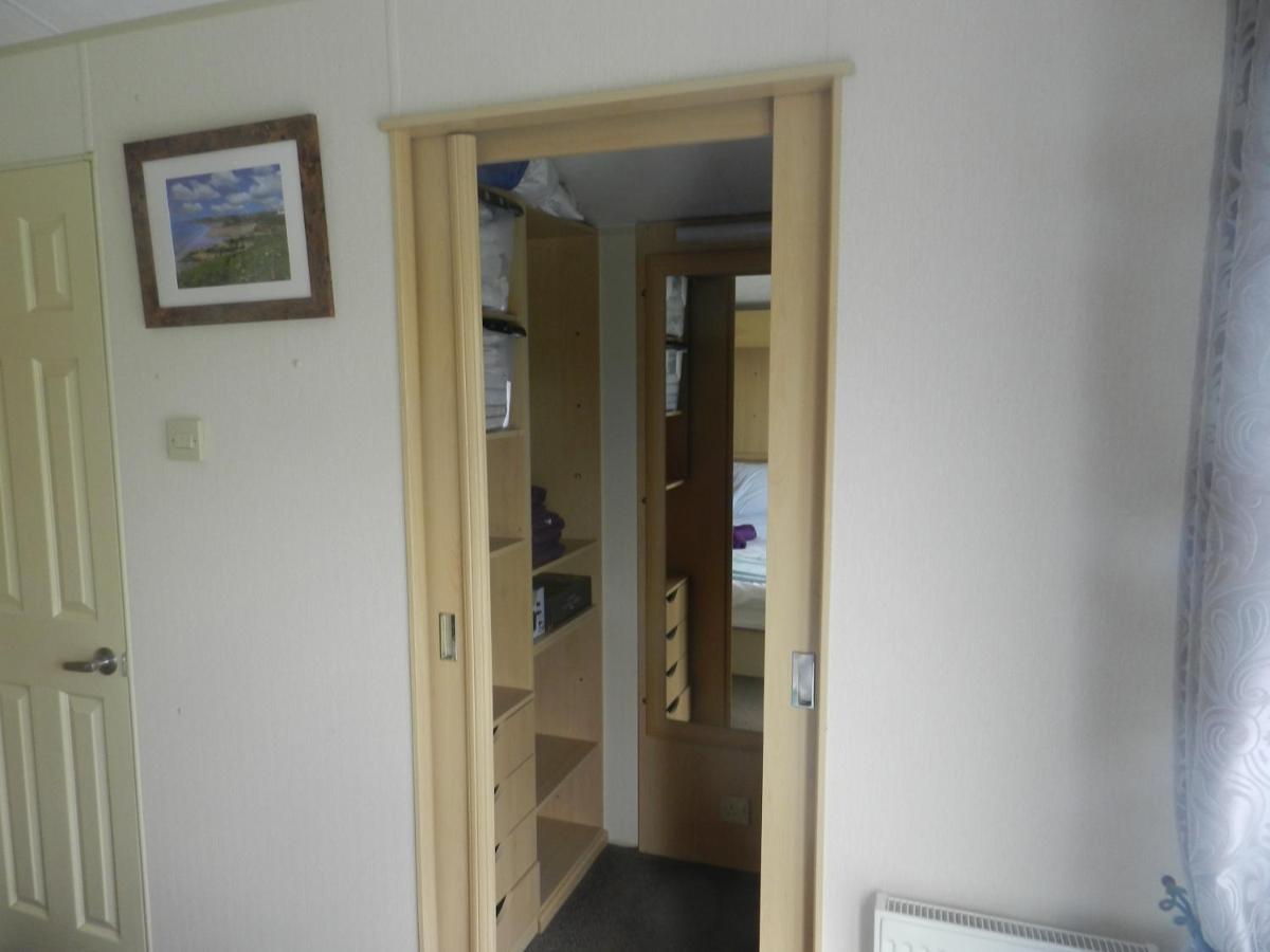 Cwtch Caravans Little Haven Extérieur photo